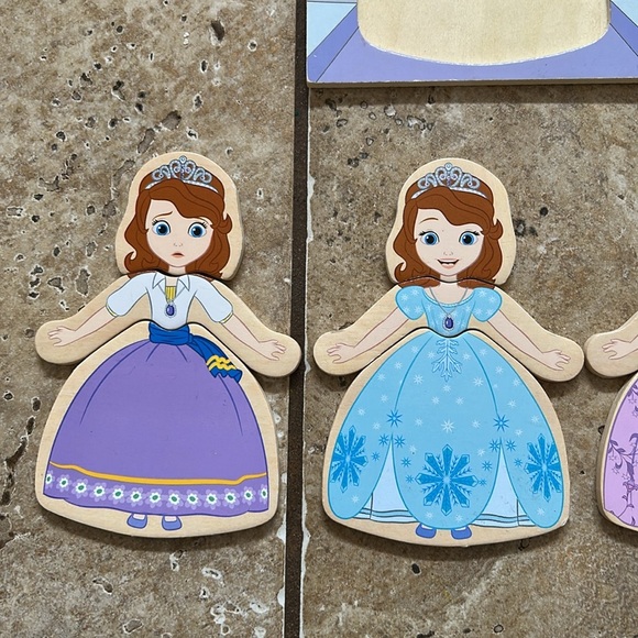 Melissa and Doug Sophia the first wooden mix and match dress up toy - Picture 2 of 9